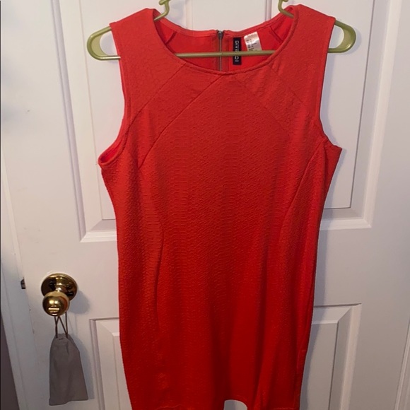 H&M Dresses & Skirts - H&M Bodycon Date-night dress